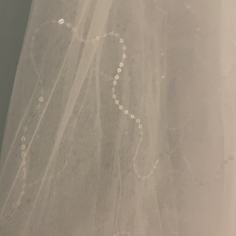 Wedding gown - Picture 8 of 12
